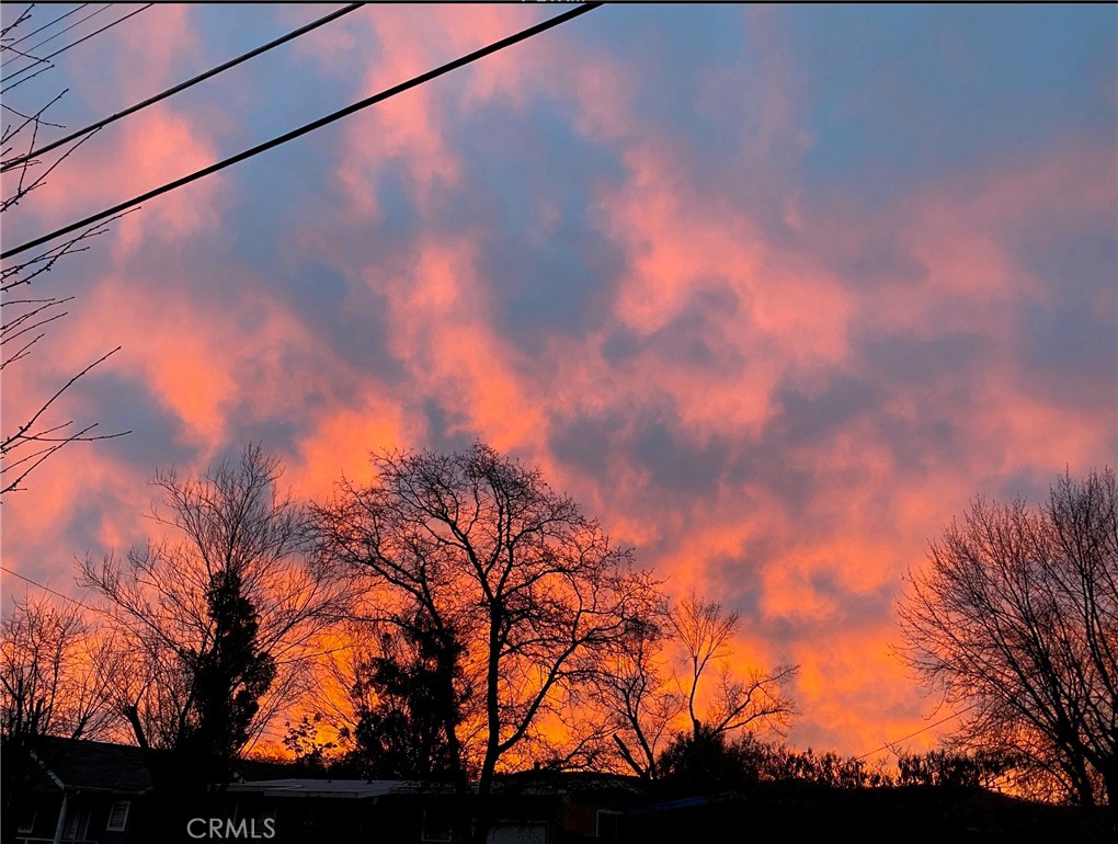 https://media.crmls.org/medias/9d0a0c5a-6122-4918-bc1c-e4808e7a95ed.jpg?preset=X-Large