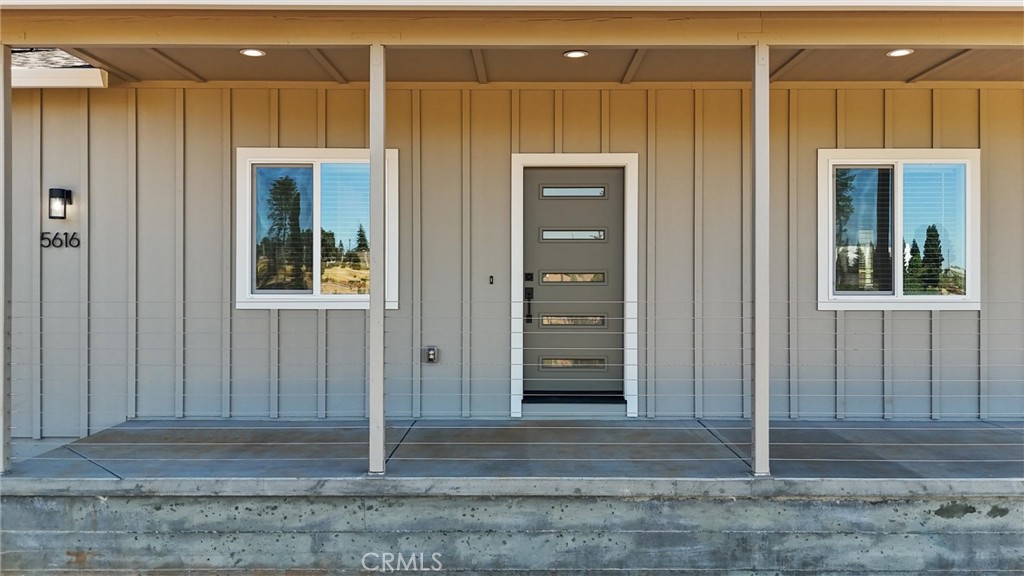 https://media.crmls.org/medias/9d0b19e3-d51b-4e6c-8518-2d9fa817ce29.jpg?preset=X-Large