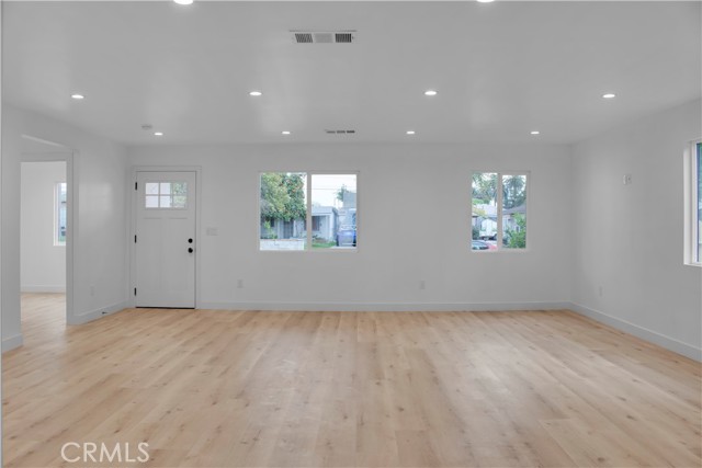 6513 San Miguel Street, Paramount CA: https://media.crmls.org/medias/9d0b9d16-caa3-4e74-9f3a-12326febe24e.jpg