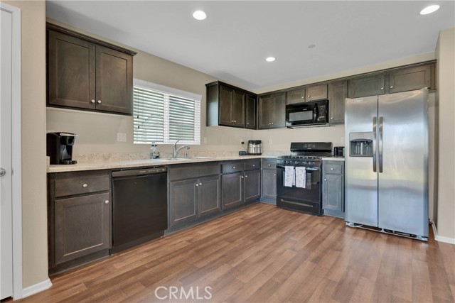 10562 Chevron Court, Adelanto CA: https://media.crmls.org/medias/9d0bd4e1-c245-4408-b485-6f675285a189.jpg