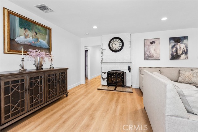 Detail Gallery Image 6 of 11 For 6608 Saint Clair Ave, North Hollywood,  CA 91606 - 4 Beds | 3 Baths