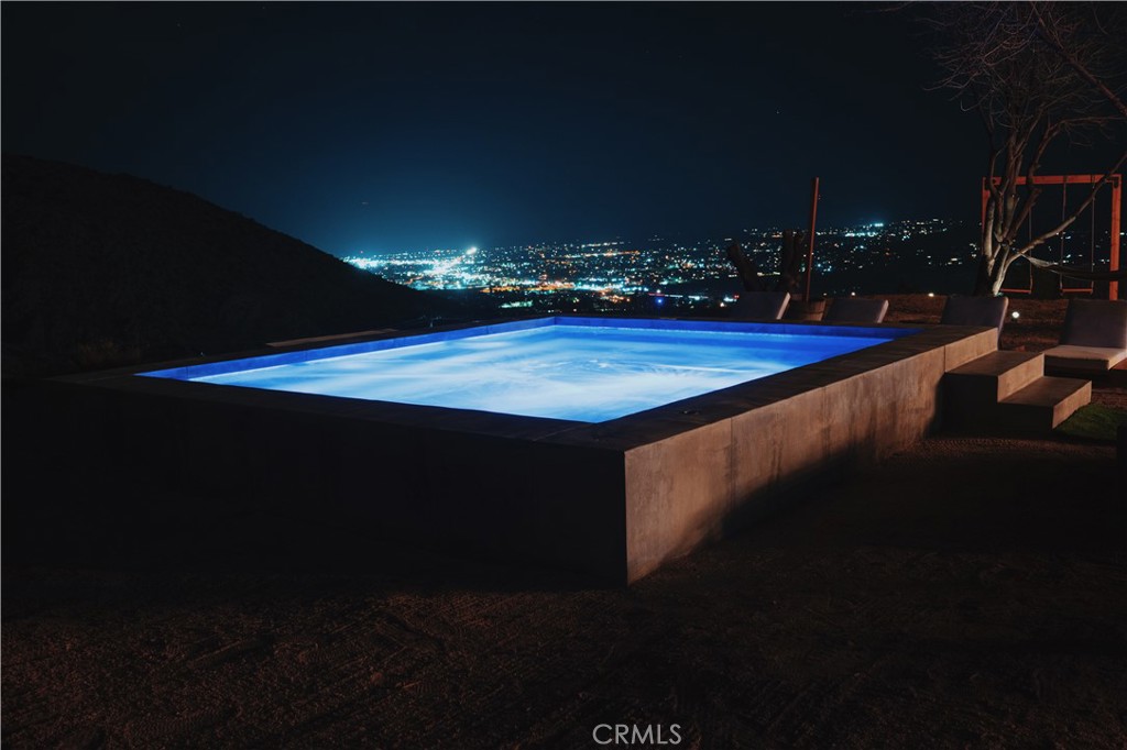 https://media.crmls.org/medias/9d0c0abf-4133-4f89-bac1-16e9f7540d48.jpg?preset=X-Large