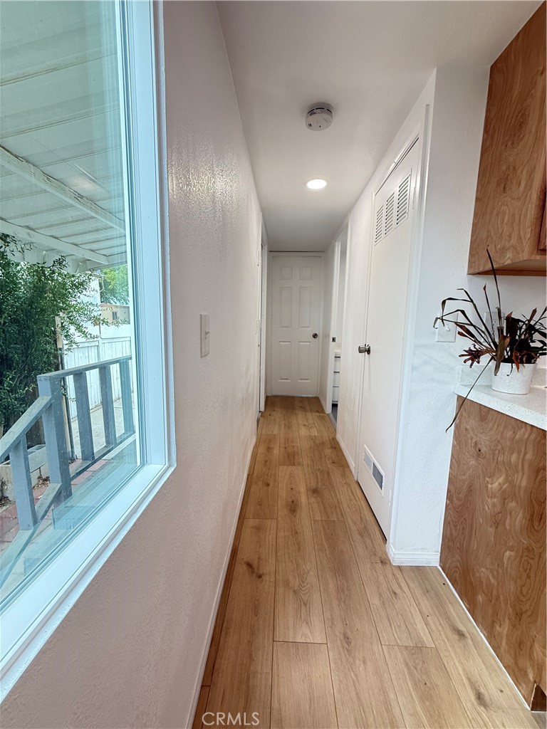 https://media.crmls.org/medias/9d0de5f0-a835-44b8-acc7-d83966cdc5dc.jpg?preset=X-Large