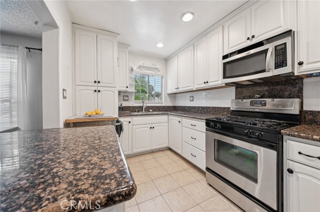 Detail Gallery Image 9 of 36 For 2251 E 63rd St, Long Beach,  CA 90805 - 3 Beds | 2 Baths