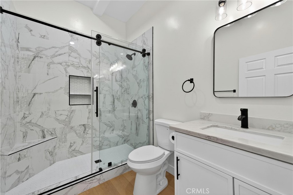 https://media.crmls.org/medias/9d0fad87-3936-4752-980b-ce693e0c55c8.jpg?preset=X-Large