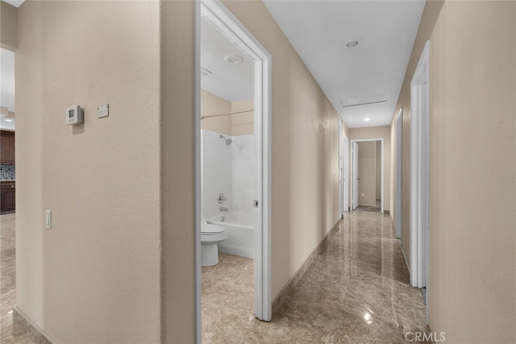 https://media.crmls.org/medias/9d10aaf9-aa47-48d8-b963-d8b342667de7.jpg?preset=X-Large