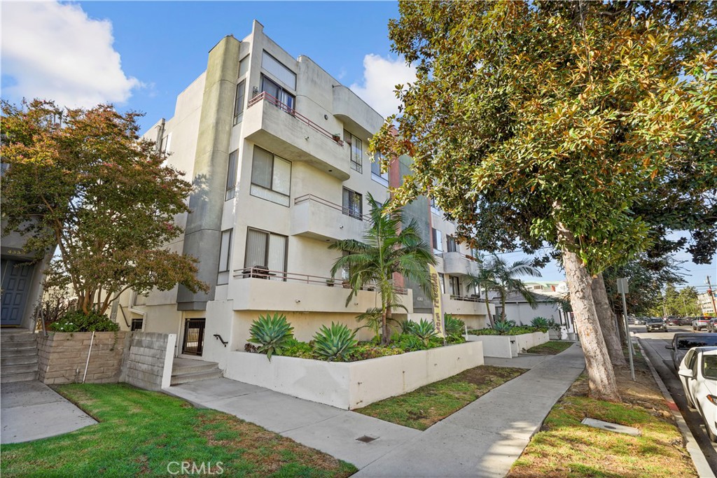 4343 Whitsett Avenue #303