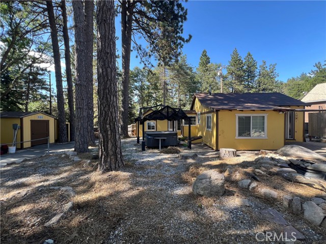 Detail Gallery Image 4 of 7 For 25031 Sunset Dr, Crestline,  CA 92325 - 2 Beds | 1 Baths