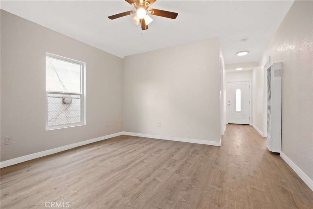https://media.crmls.org/medias/9d12041f-1d2b-41e9-b5aa-0b413e0ce938.jpg?preset=X-Large
