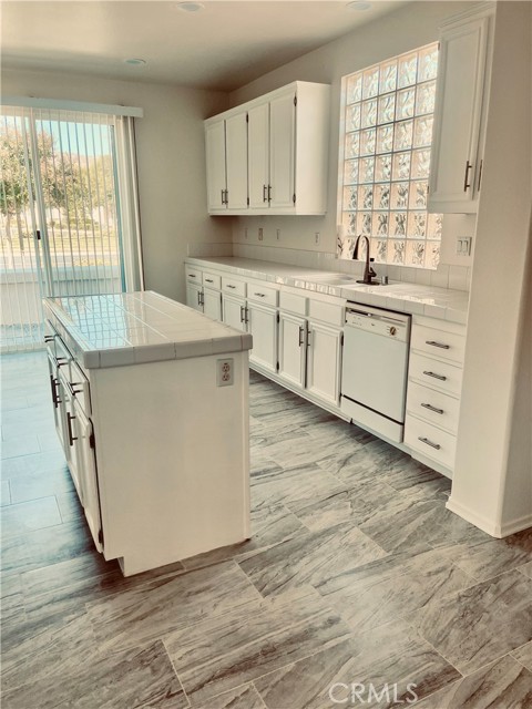 Detail Gallery Image 9 of 14 For 248 Four Seasons, Hemet,  CA 92545 - 2 Beds | 2 Baths