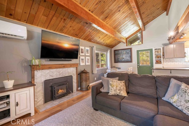 Detail Gallery Image 8 of 43 For 945 Tinker Bell Ave, Big Bear City,  CA 92314 - 3 Beds | 2 Baths