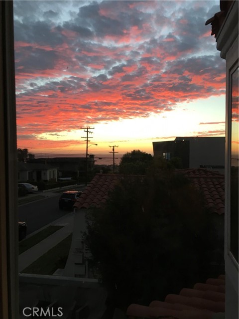 1025 8th Place, Hermosa Beach, California 90254, 4 Bedrooms Bedrooms, ,2 BathroomsBathrooms,Residential,Sold,8th,SB23026032