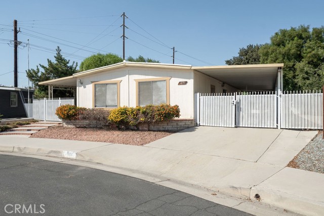 Detail Gallery Image 2 of 38 For 1690 Carlotta Dr, Hemet,  CA 92543 - 3 Beds | 2 Baths