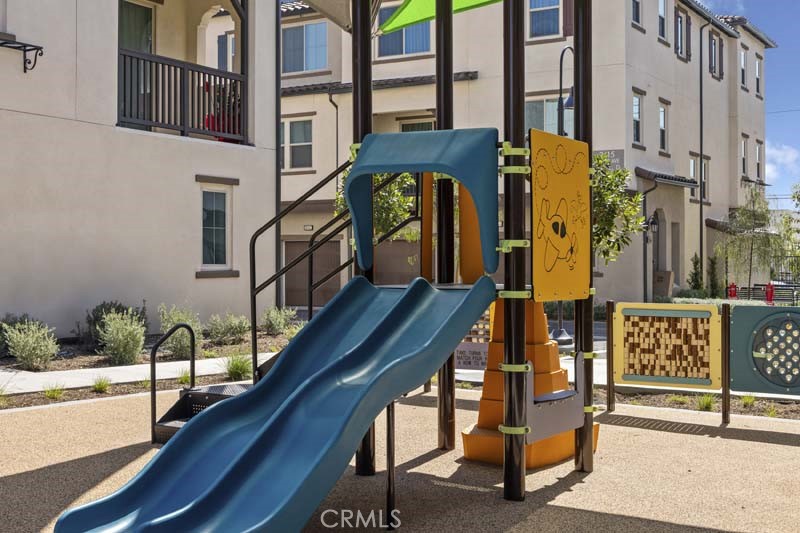 https://media.crmls.org/medias/9d13cdb7-4bdc-4672-9850-921d640ddb62.jpg?preset=X-Large