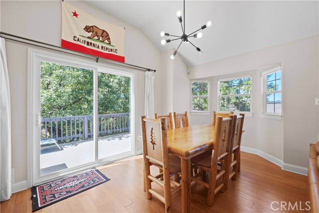 28833 Manitoba Drive, Lake Arrowhead CA: https://media.crmls.org/medias/9d14eeb2-ccf5-4fa2-b591-151d55c5082f.jpg