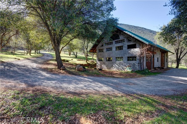 8993 Soda Bay Road, Kelseyville CA: https://media.crmls.org/medias/9d151fb5-72f5-48bd-8684-efd1bc5bee32.jpg