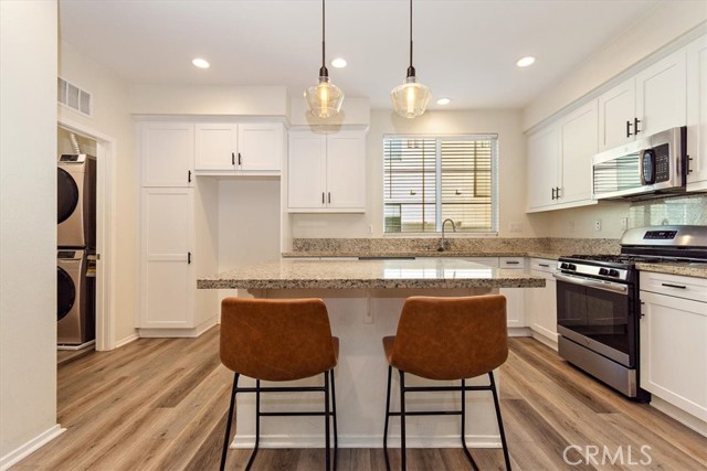 Detail Gallery Image 10 of 38 For 646 Savi Dr #103,  Corona,  CA 92878 - 3 Beds | 2/2 Baths