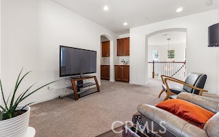 https://media.crmls.org/medias/9d164bc4-7443-4946-8b46-7a878f4add26.jpg?preset=X-Large