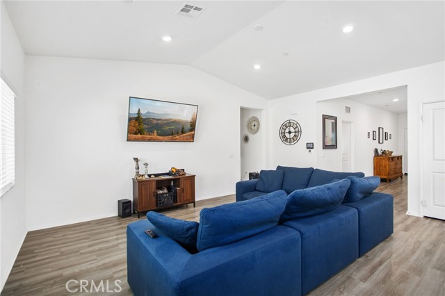 35308 Couples Court, Beaumont CA: https://media.crmls.org/medias/9d166a2e-0bcd-4c25-a0dc-43a7ca2bd06b.jpg