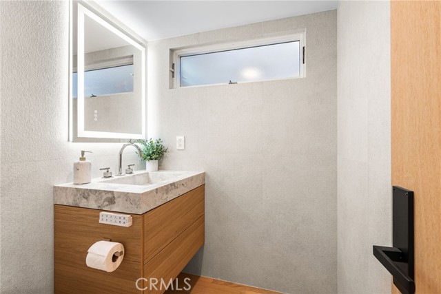 105 A Surfside Avenue, Surfside CA: https://media.crmls.org/medias/9d173341-8b41-434b-9e29-ec19ce2dbf6e.jpg