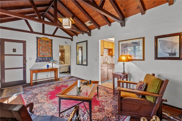 Detail Gallery Image 5 of 34 For 3935 Vista Ct, La Crescenta,  CA 91214 - 2 Beds | 2 Baths