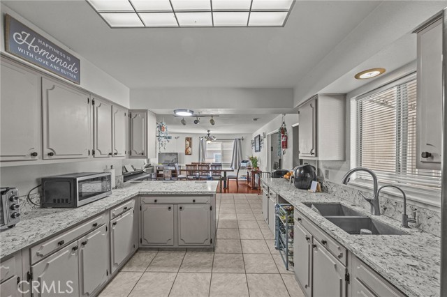 11857 11857 Mount Vernon, Grand Terrace CA: https://media.crmls.org/medias/9d17ae0a-ee96-4750-bb7c-520b87c68583.jpg