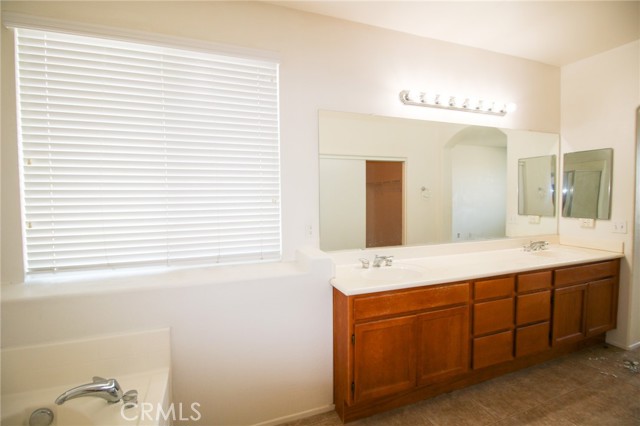 28782 Vela Drive, Menifee CA: https://media.crmls.org/medias/9d17bcd8-6250-435a-9161-09d2ed2745e3.jpg
