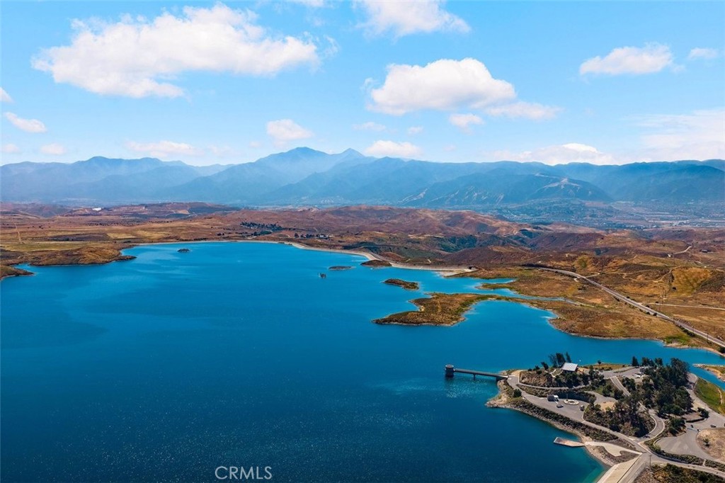 https://media.crmls.org/medias/9d195021-0f1e-473f-9783-0ac094c93cf2.jpg?preset=X-Large