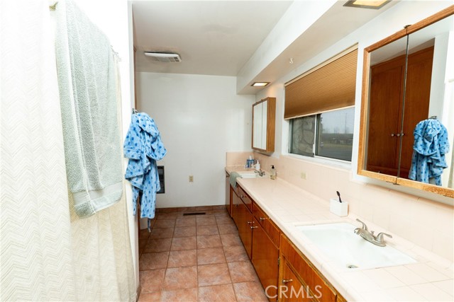 Detail Gallery Image 32 of 59 For 25565 Road 13, Chowchilla,  CA 93610 - 4 Beds | 3 Baths