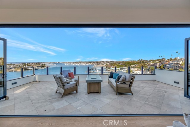 Detail Gallery Image 22 of 42 For 221 Carnation Ave, Corona Del Mar,  CA 92625 - 3 Beds | 3/1 Baths