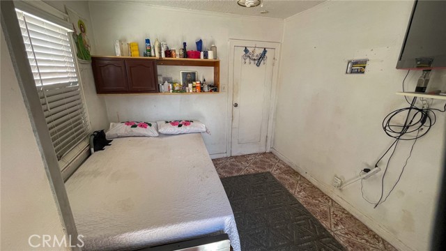 8933 Bowman Avenue, South Gate CA: https://media.crmls.org/medias/9d1a7a82-99ea-4ff2-a66f-a79a86f66526.jpg