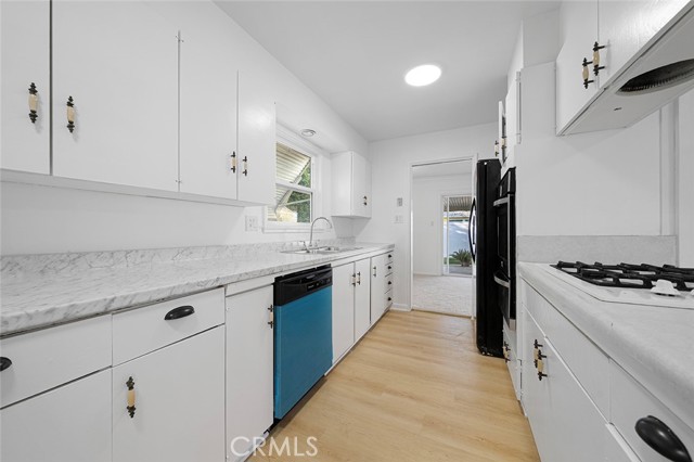 Detail Gallery Image 13 of 31 For 2870 W Monroe, Anaheim,  CA 92801 - 3 Beds | 2 Baths