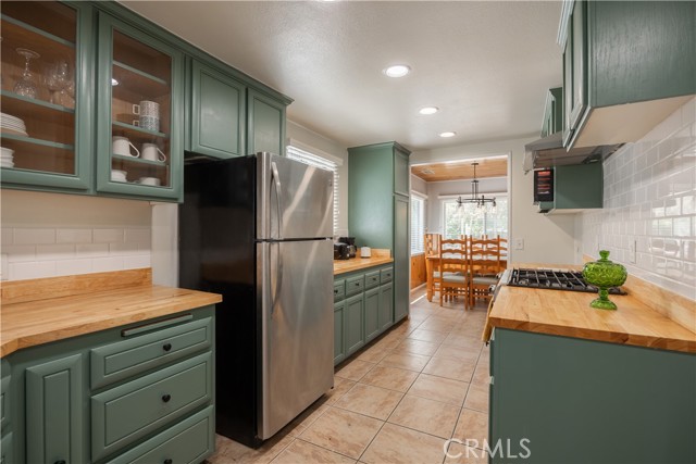 42668 Sonoma Drive, Big Bear Lake CA: https://media.crmls.org/medias/9d1be41c-6def-48ae-ade6-62f6e0a07e66.jpg