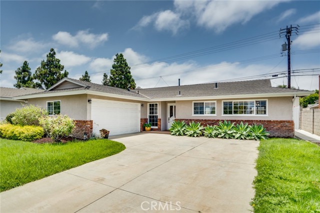 5272 Caliente Drive, Huntington Beach CA: https://media.crmls.org/medias/9d1d023c-c83f-40a1-92b4-1d1b2346507e.jpg