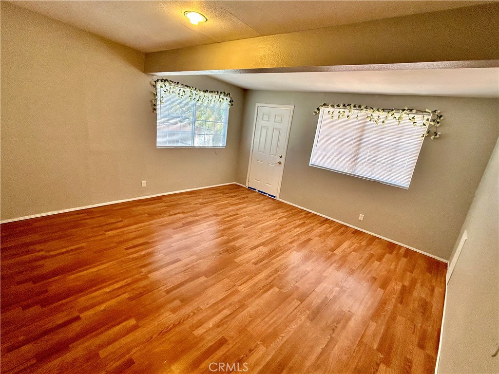 https://media.crmls.org/medias/9d1d216a-8c78-4822-a94a-e6367b752786.jpg?preset=X-Large