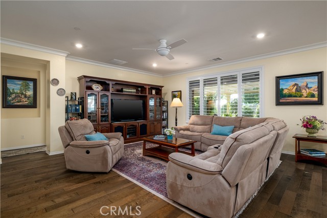 Detail Gallery Image 9 of 49 For 1371 Camino Sueno, Hemet,  CA 92545 - 3 Beds | 3 Baths