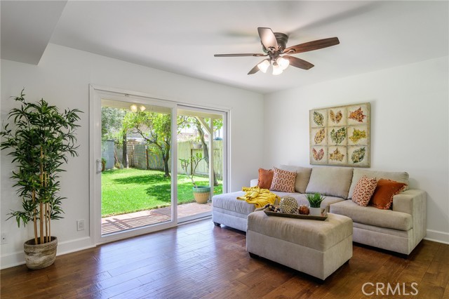8042 Driftwood Drive, Huntington Beach CA: https://media.crmls.org/medias/9d1e441c-d2ea-4dc5-8385-3f464ae1d044.jpg