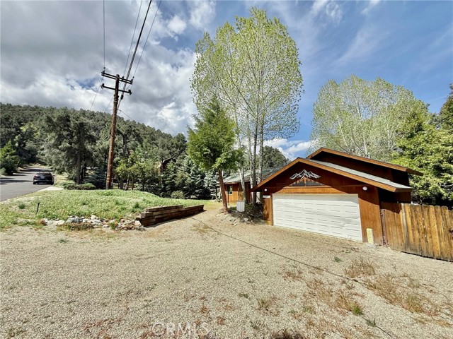 Detail Gallery Image 3 of 30 For 14721 Voltaire Dr, –,  CA 93225 - 2 Beds | 2 Baths