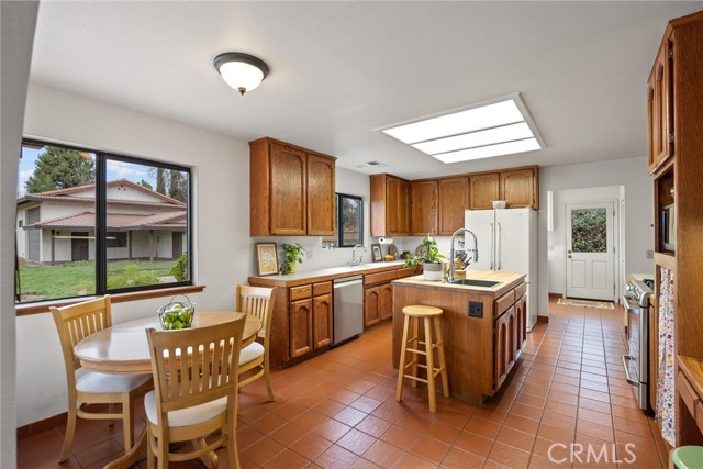 Detail Gallery Image 5 of 44 For 792 Rebecca Ct, Chico,  CA 95973 - 4 Beds | 2/2 Baths