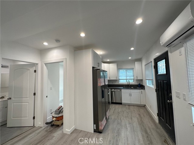 Detail Gallery Image 6 of 13 For 7016 Bertrand Ave, Reseda,  CA 91335 - 1 Beds | 1 Baths