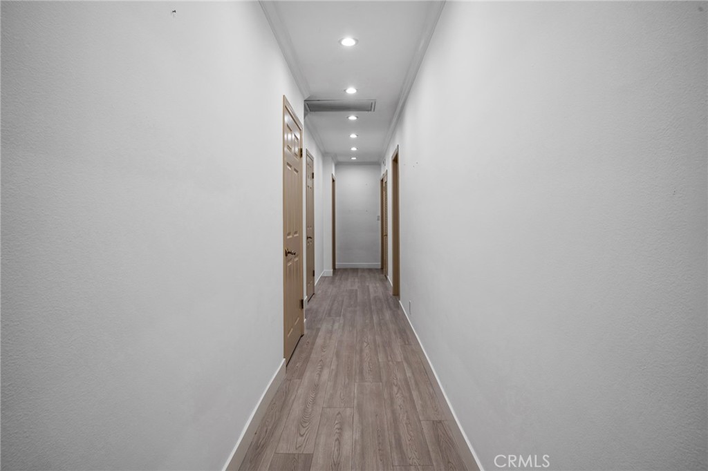 https://media.crmls.org/medias/9d20bb30-777d-4bc1-8fc2-80a6890de13a.jpg?preset=X-Large