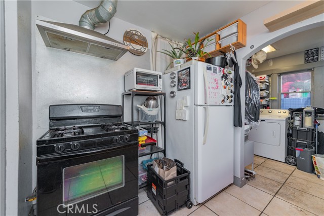 500 N Madison Avenue, Los Angeles CA: https://media.crmls.org/medias/9d20cd3f-b27d-4b57-8821-304651656430.jpg