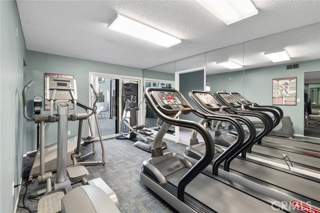 1940 N Highland Avenue, Los Angeles CA: https://media.crmls.org/medias/9d21bbef-bee6-4702-8cf6-e42a9fe7e0d8.jpg