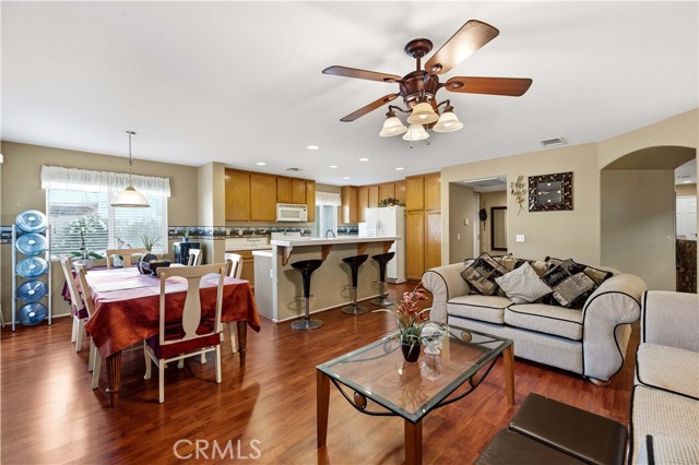 Detail Gallery Image 13 of 43 For 1549 Thomas Dr, Lancaster,  CA 93535 - 4 Beds | 3 Baths