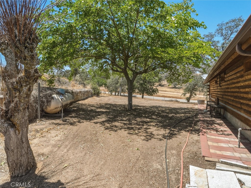 https://media.crmls.org/medias/9d240a4a-4b8b-4035-9fb8-34260d3e9960.jpg?preset=X-Large