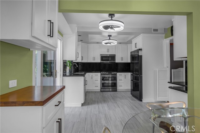 Detail Gallery Image 8 of 61 For 22482 Lake Forest Ln, Lake Forest,  CA 92630 - 4 Beds | 3 Baths