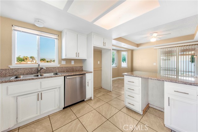 14317 Jicarilla Road, Apple Valley CA: https://media.crmls.org/medias/9d24d7e9-2428-4047-b5a3-1828d920b4ea.jpg