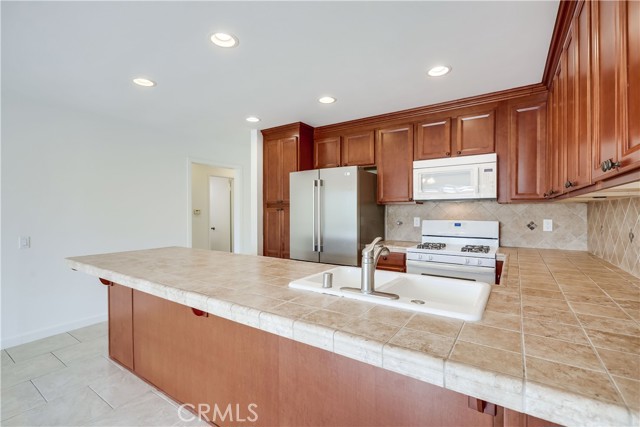 32146 Paseo Sanchez, San Juan Capistrano CA: https://media.crmls.org/medias/9d25590c-8342-4050-a721-73fbed36e52c.jpg