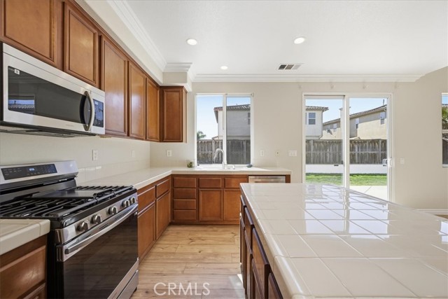 Detail Gallery Image 7 of 44 For 2722 Azalea Ave, San Jacinto,  CA 92582 - 3 Beds | 3 Baths