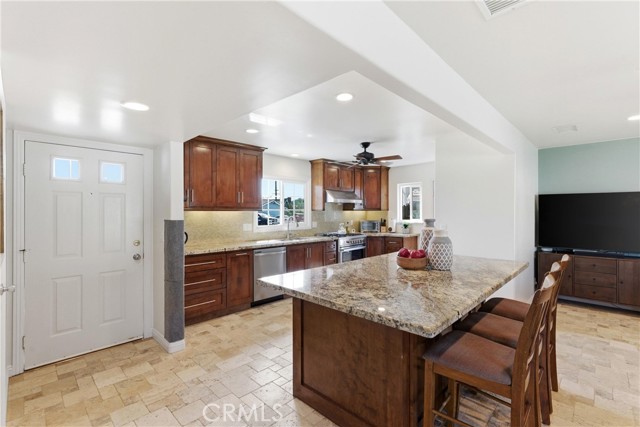 Detail Gallery Image 9 of 39 For 17441 Jefferson Ln, Huntington Beach,  CA 92647 - 3 Beds | 2 Baths